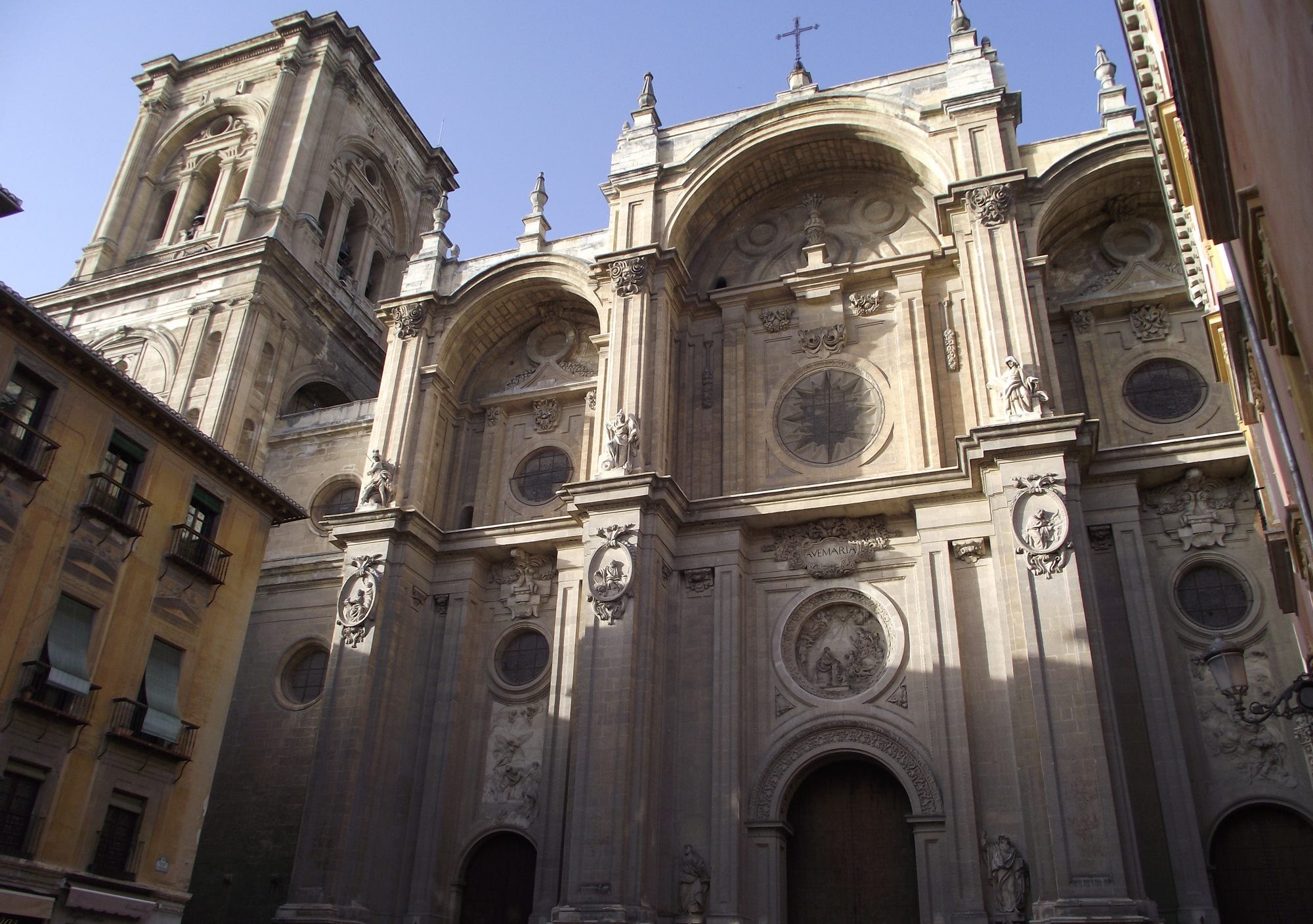 reservar visitas visitar tour guiado a la Catedral Capilla Real Monasterio de San Jerónimo de Granada